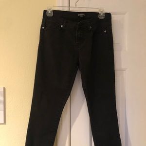 Black forever 21 jeans with zippers.